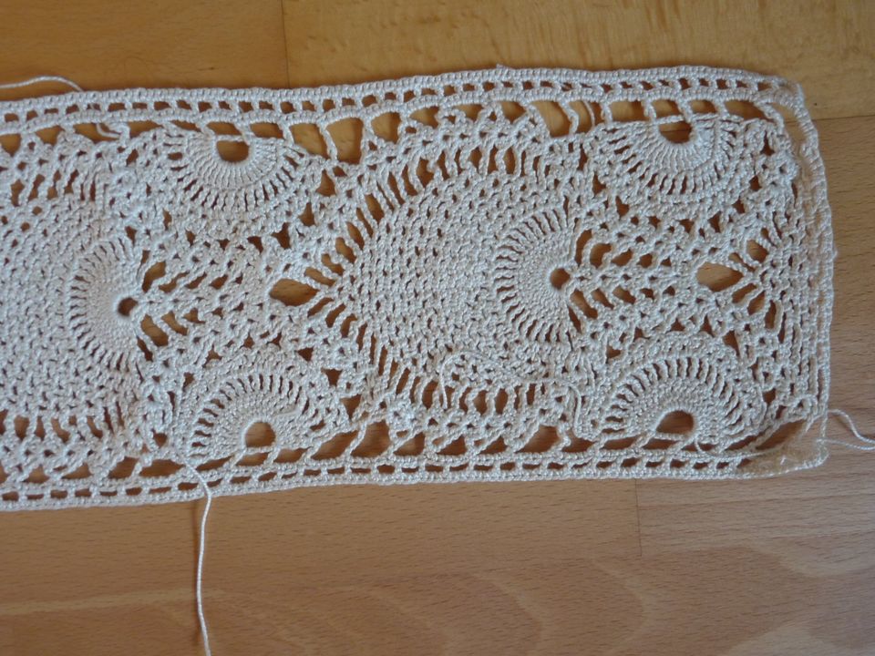 Spitze creme-farbig, 5 x 88x12,5cm, Herzen HANDARBEIT Nähen in Rohrsen