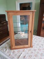 ANTIKE KLEINE EICHENHOLZ VITRINE GRÜNDERZEIT? JUGENSTIL,ART DECO Sachsen - Markneukirchen Vorschau