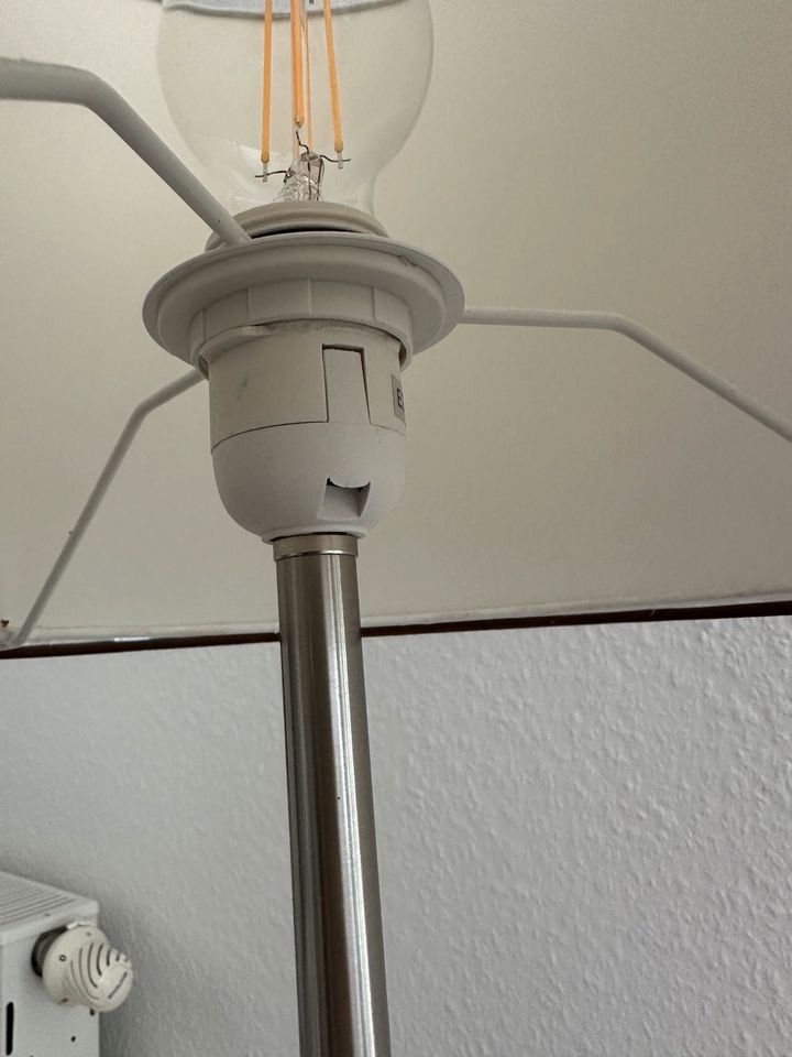 Stehlampe E27 Glühbirne 160cm hoch in Schwalbach a. Taunus