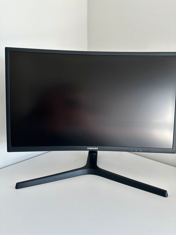 Samsung C24FG73FQU Gaming Monitor in Rostock