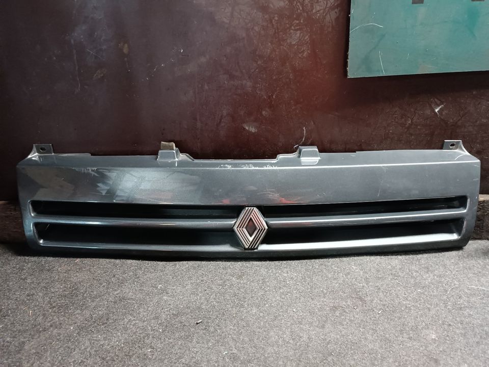 Renault Espace Kühlergrill gebraucht, 25004749 in Pfalzgrafenweiler