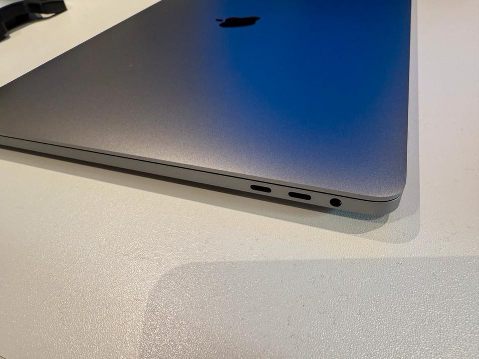 NEU! Apple MacBook Pro 2019 16" Intel i9 2.3 GHz, 16 GB RAM, 1TB in Dürnau