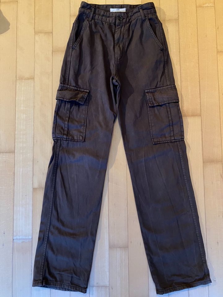 Stradivarius Hose Cargohose Braun Gr. 32 XXS in Groß-Zimmern