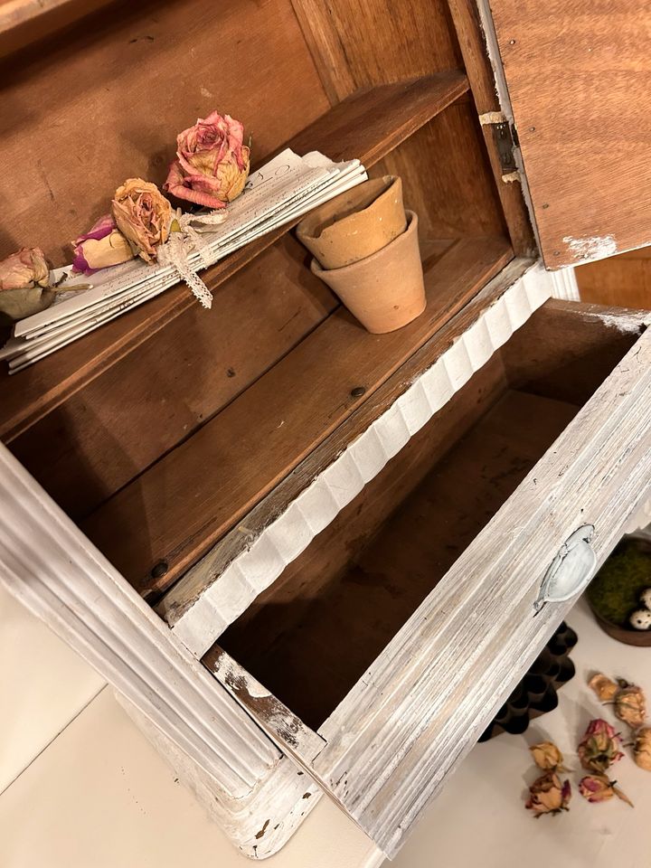 Uraltes kleines Spiegelschränkchen aus Frankreich/Vintage/Shabby in Hürtgenwald