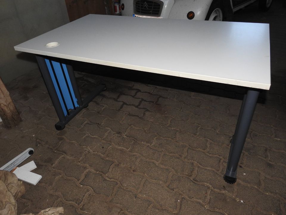 Bürotisch - Büroschreibtisch - Computertisch - Werkstatt-Tisch in Büdingen