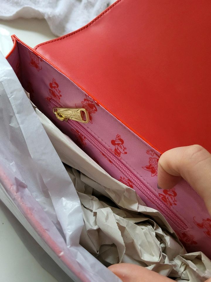 Loungefly Minnie Schultertasche Tasche Pink Rot Disney in Bergkamen
