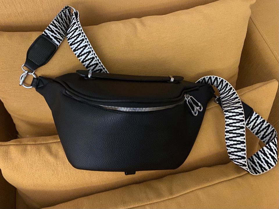 Bauchtasche Tasche NP 55€ in Berlin