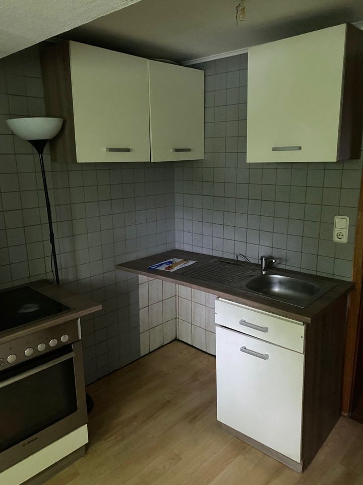 2 Zimmer Dachgeschoß Wohnung in Köln Weiden zu vermieten in Köln