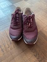 Lacoste Sneaker – Bordeaux-Rot, Größe 39, Top-Zustand Bayern - Germering Vorschau