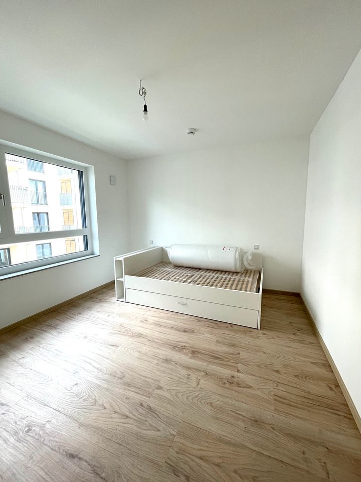 Möbilierte Wohnung mit Balkon und Stellplatz! in Berlin