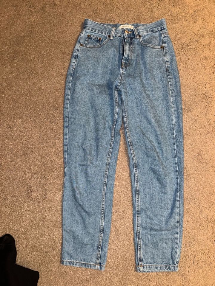 Pull&Bear Mom Jeans hellblau Gr. XS in Bielefeld