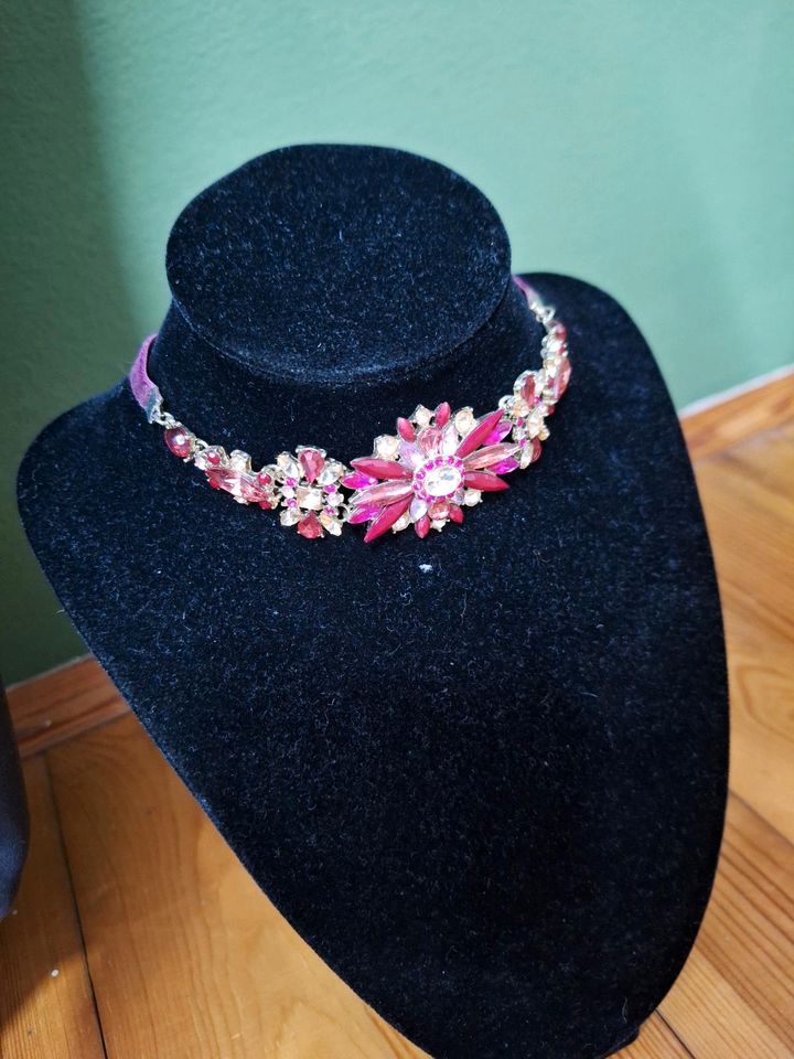 Kette Samt Kropfband pink Bordeaux Glitzersteine Tracht in Ampfing