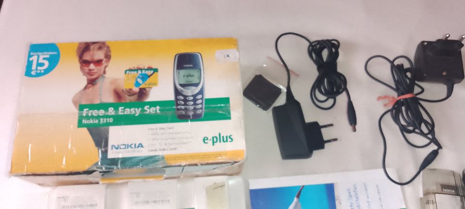 Vintage Handy 3 Stk. Nokia 3310 mit OVP Netzteile Extra Hüllen in München