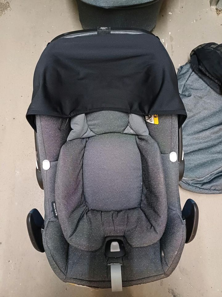 Maxi cosi sparkling grey mit newbornaufsatz und Tragegurt in Königswinter