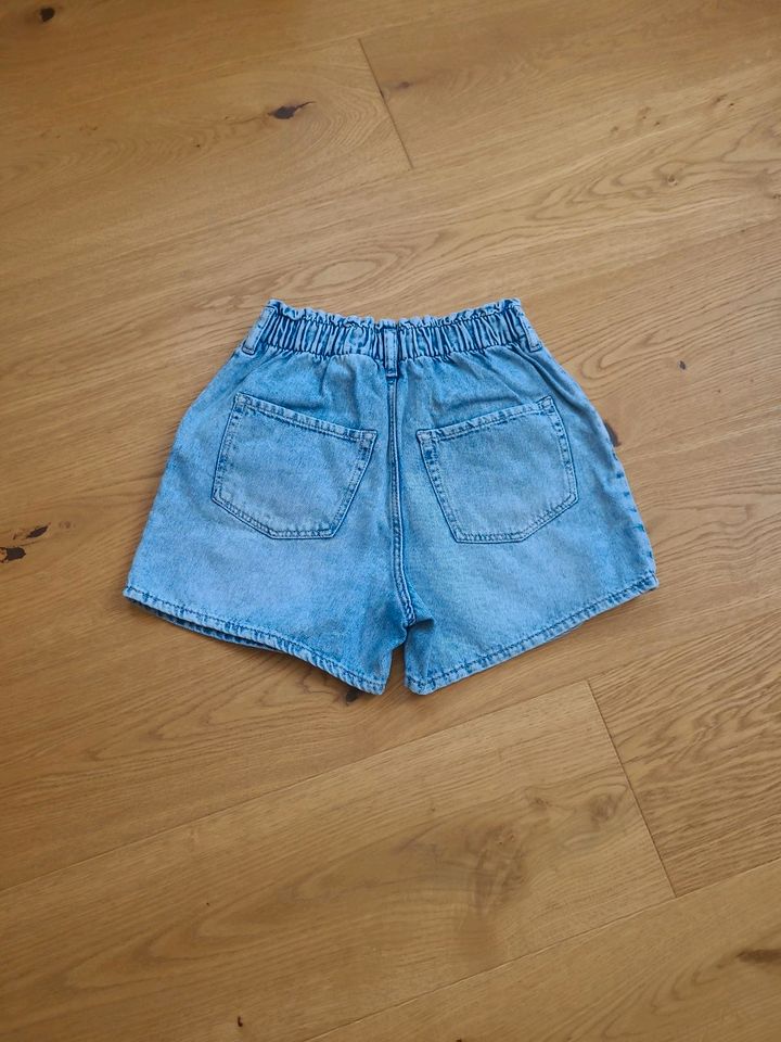 H&M Jeansshorts Gr.140 in Neukirchen b Hl Blut