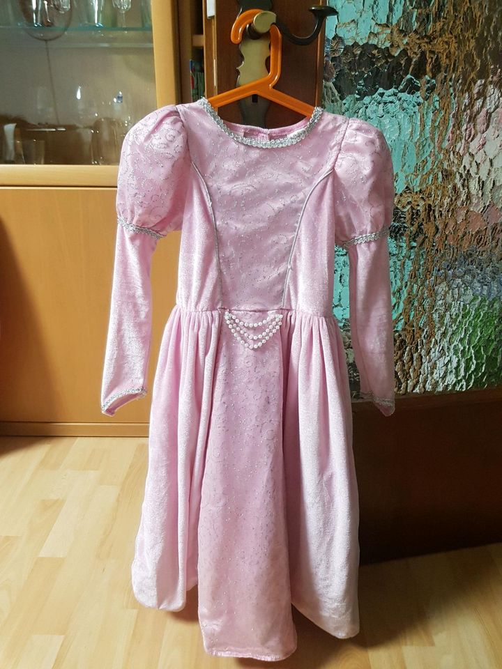 Kleid Kostüme in Heddesheim