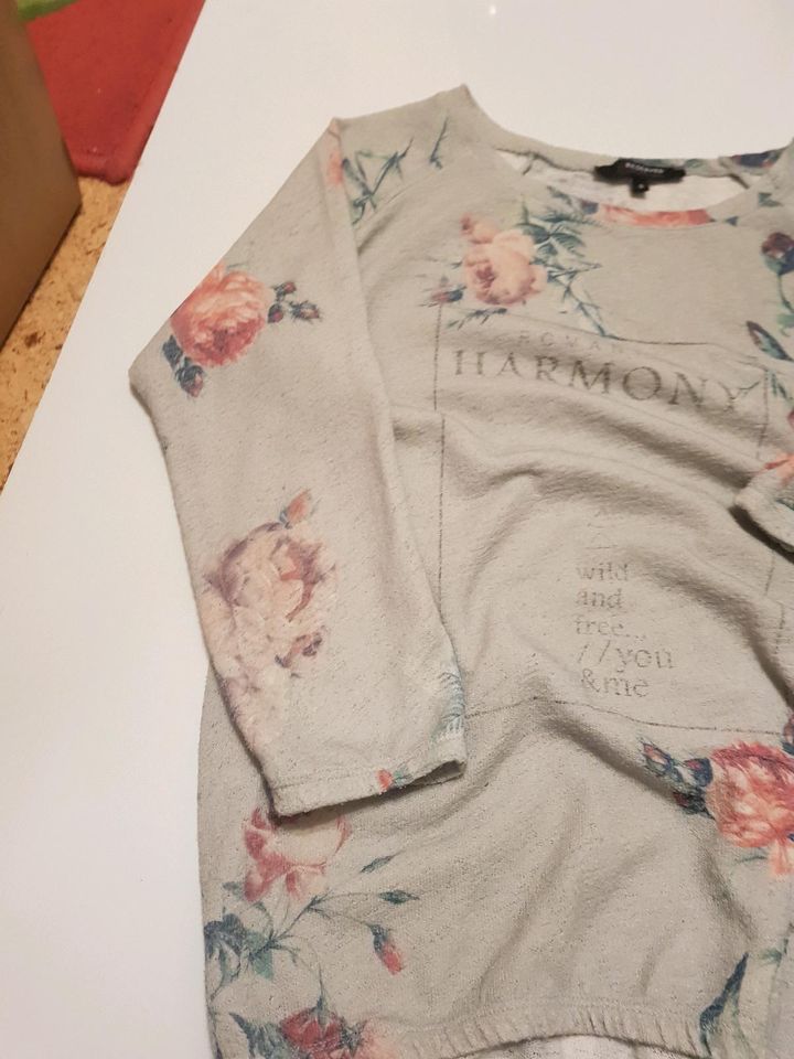 Pullover Sweatshirt Größe S locker 3/4 Ärmel Blumen Rosen Neu 36 in Diekholzen
