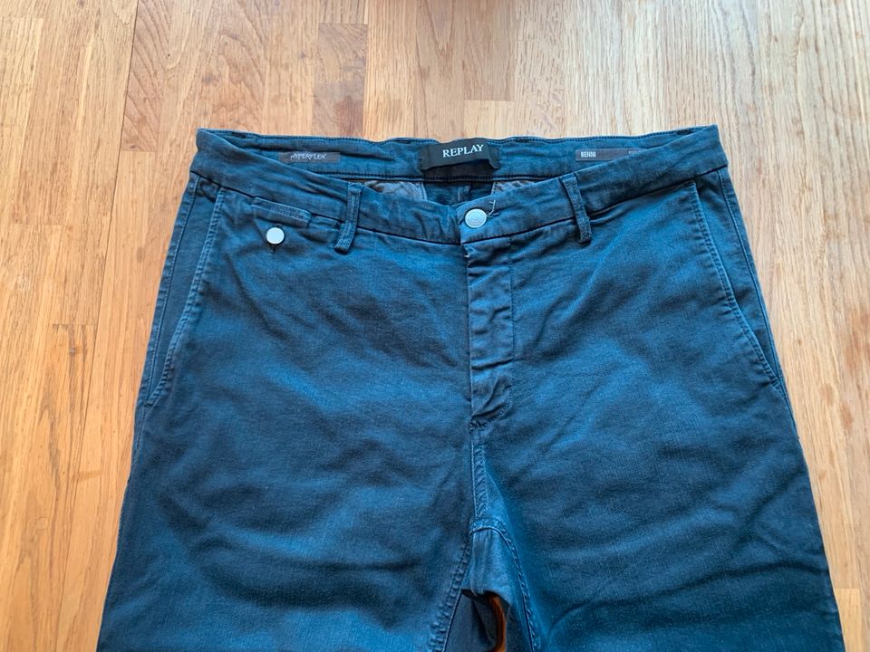 Jeans / Chino der Marke Replay in Größe 32/34 und 33/34 in Cloppenburg