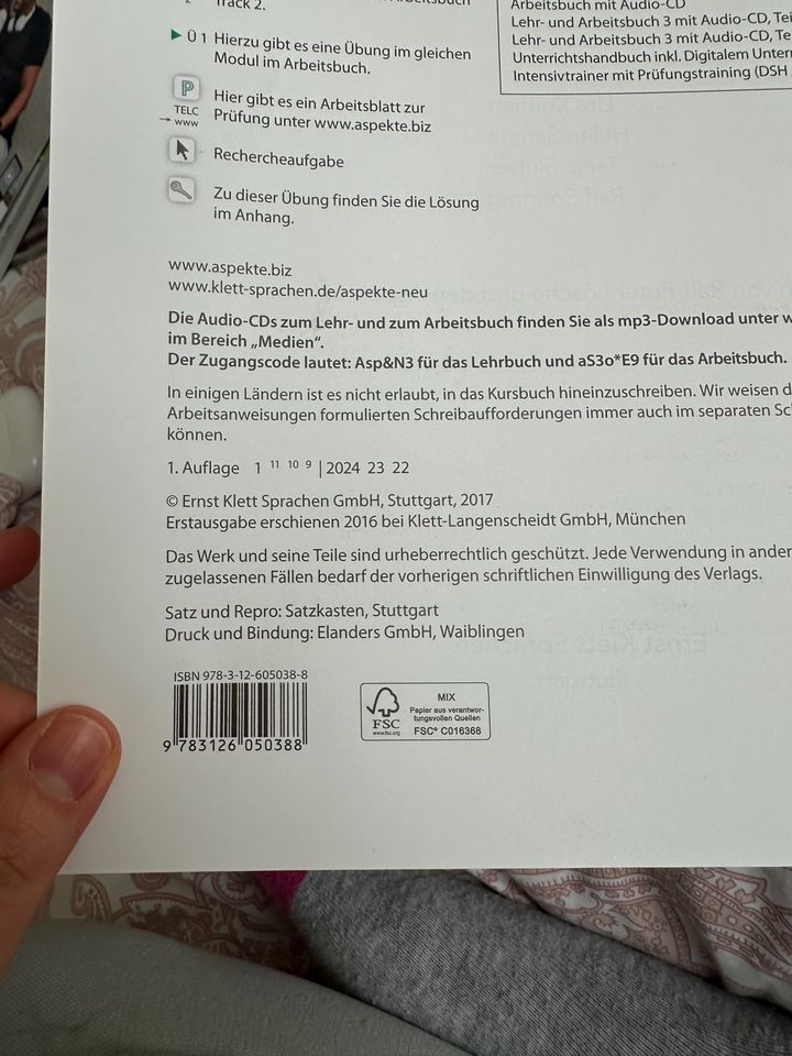Aspekte neu C1 Deutsch Lehr- und Arbeitsbuch, Teil 1 in Berlin
