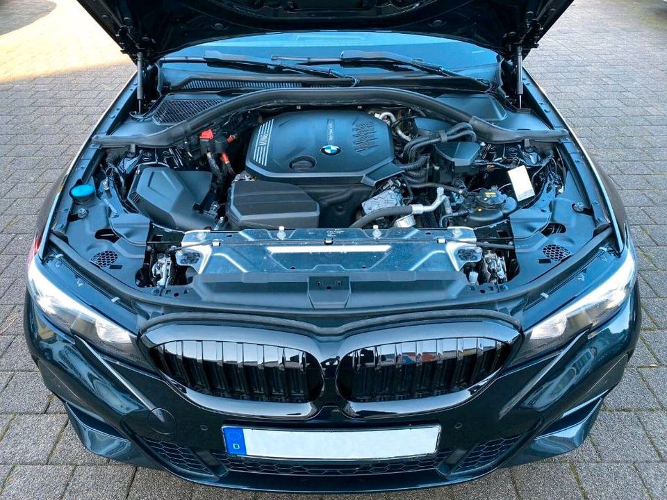 BMW 320d xDrive M-SPORTPAKET StdHzg AHK LED Navi mit neuem Motor in Donaueschingen