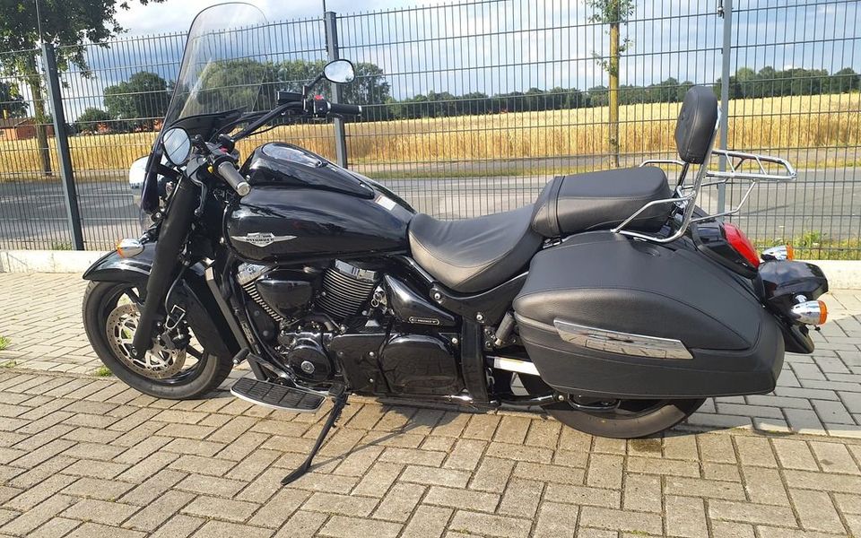 Suzuki C 1500 T INTRUDER BLACK EDITION +HELM in Bawinkel