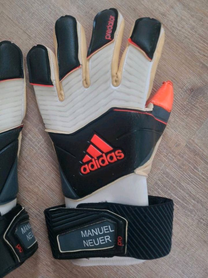 Adidas Torwarthandschuhe Manuel Neuer predator pro in Schleswig-Holstein -  Norderstedt | eBay Kleinanzeigen ist jetzt Kleinanzeigen