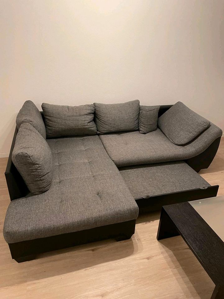 Couch Sofa  mit Couchtisch in Darmstadt