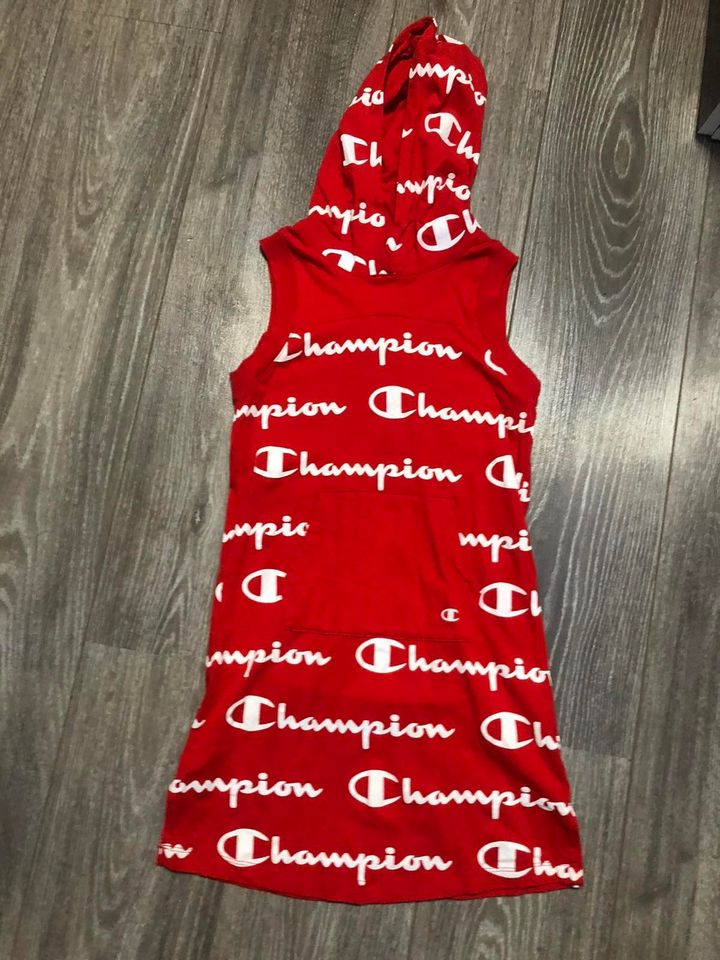 CHAMPION Jercey-Kleid Kapuze Tunika Gr 134 140 9-10 rot Kleid in München