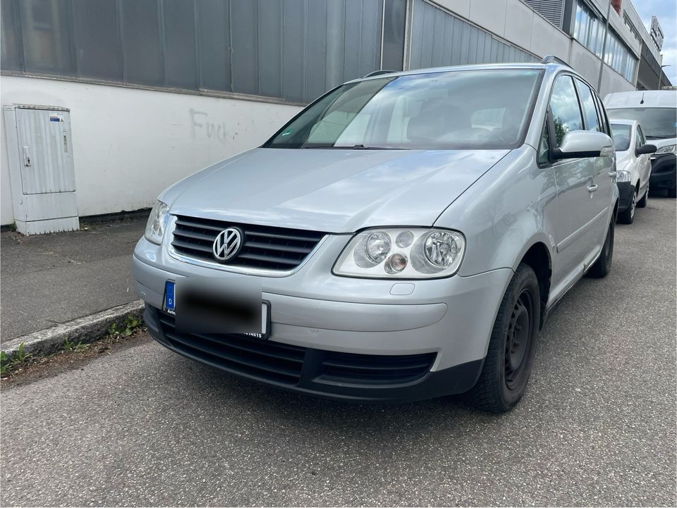 VW Touran 2.0 TDI in Esslingen