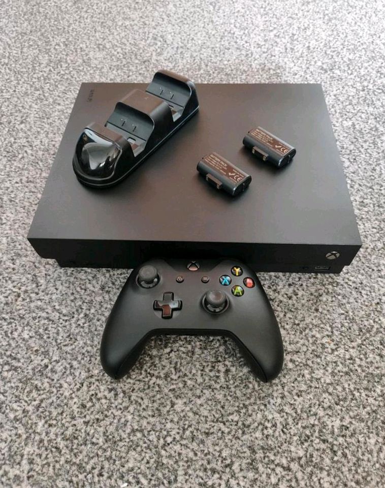 Xbox one X mit Controller 1TB in Köln