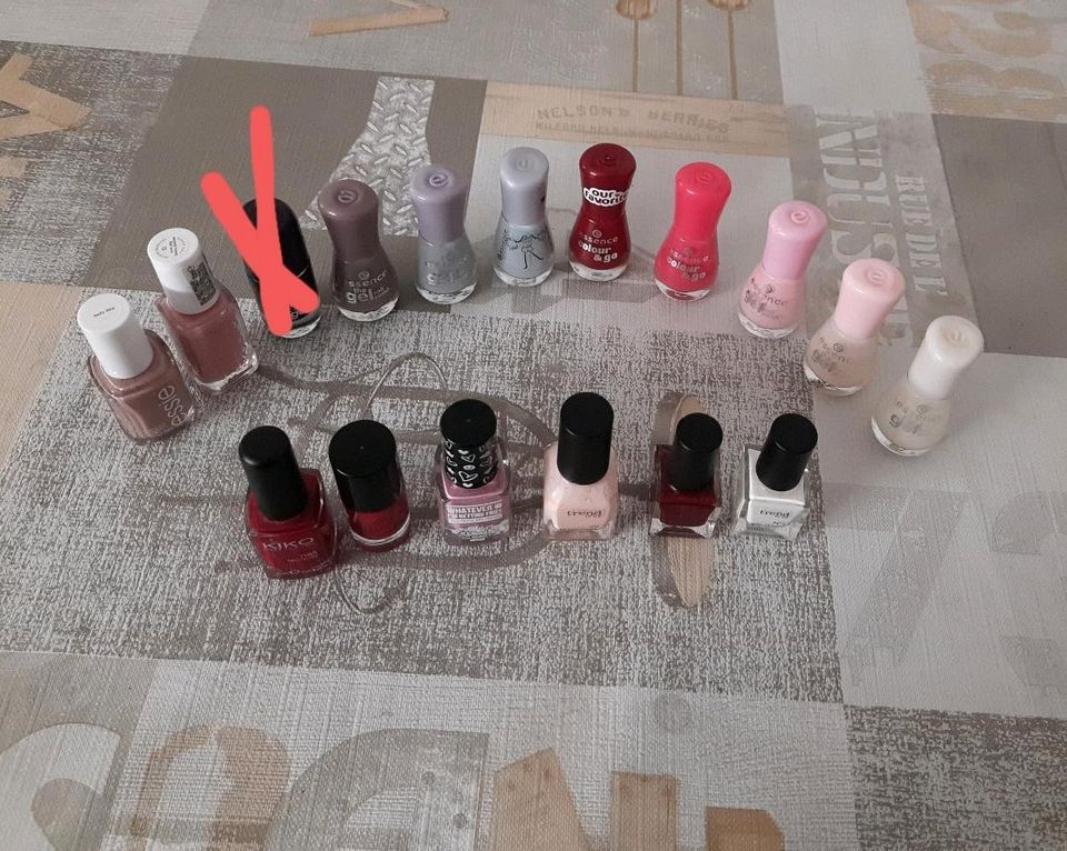 Nagellack/ Essie/ Essence/ Trend it up/Beauty/Nagelpflege/Make Up in Meiningen