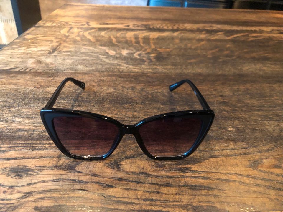 CatEye Sonnenbrille schwarz Brille big in Lippstadt