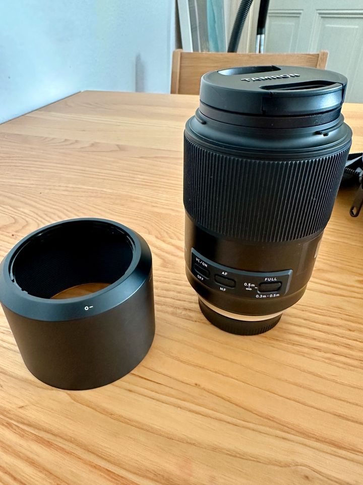 Tamron 90mm Macro lens and lens case for Nikon in Berlin