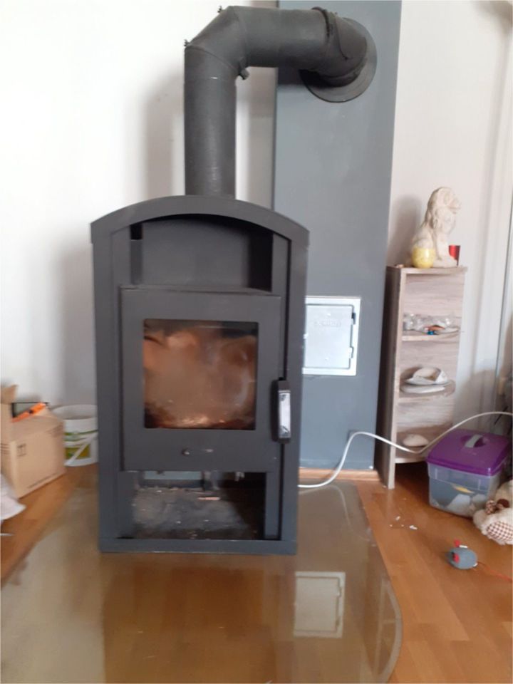 Kaminofen. 6,5 KW, Ansehen. in Hilders