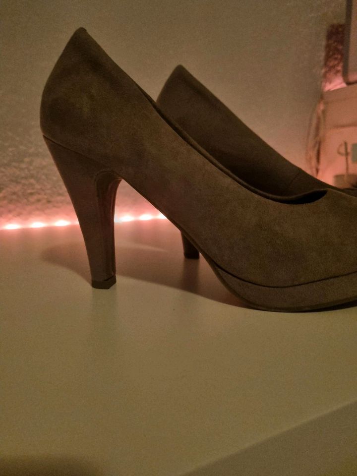 Pumps in taupe in Magdeburg