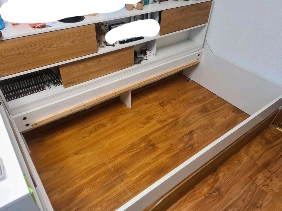 Tagesbett Jugendbett Bett Staufläche Schiebtüren weiß+Holz Optik in Isernhagen