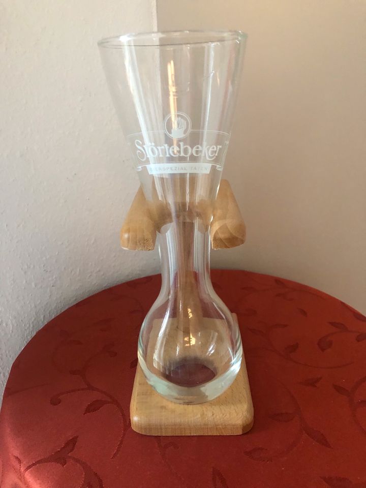 Störtebeker Glas mit Holzständer in Bruchköbel