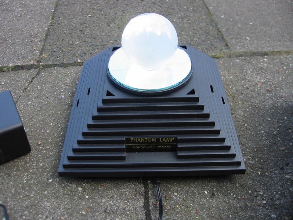 Lampe - Beleuchtete Weltkugel mit drehende Farbwechsel - RAR in Bremerhaven