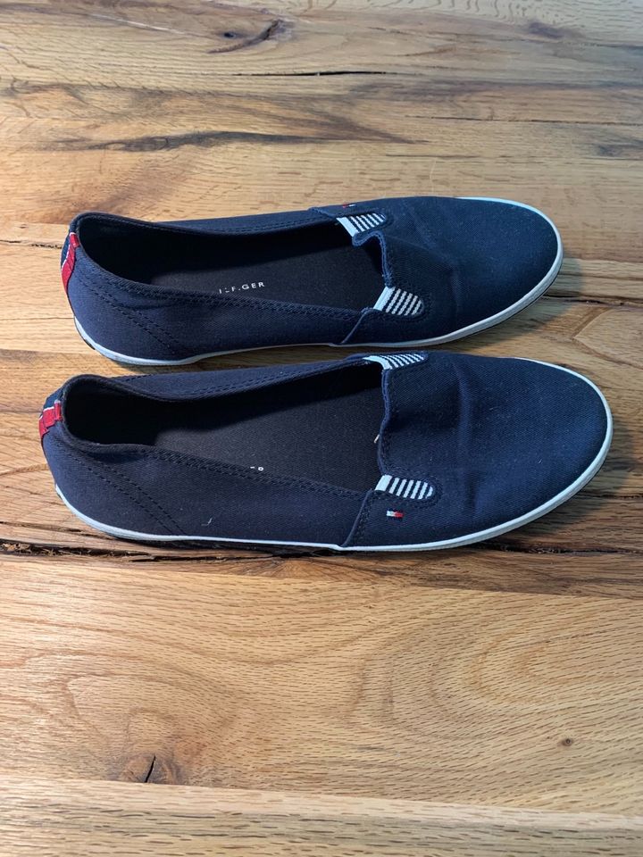 Tommy Hilfiger Slipper Schuhe Gr. 39 in Berlin