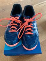 Verkaufe Asics Turnschuhe dunkelblau-Lachs in Größe 39 Nordrhein-Westfalen - Neuss Vorschau