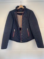 Zara Woman Steppjacke Kurzjacke seitl. stretcheinsätze dunkelblau Hessen - Kassel Vorschau