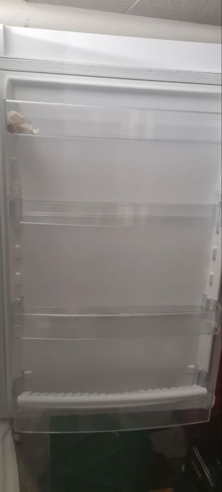 großer Kühl-Gefrierschrank DEFEKT zu verkaufen in Darmstadt