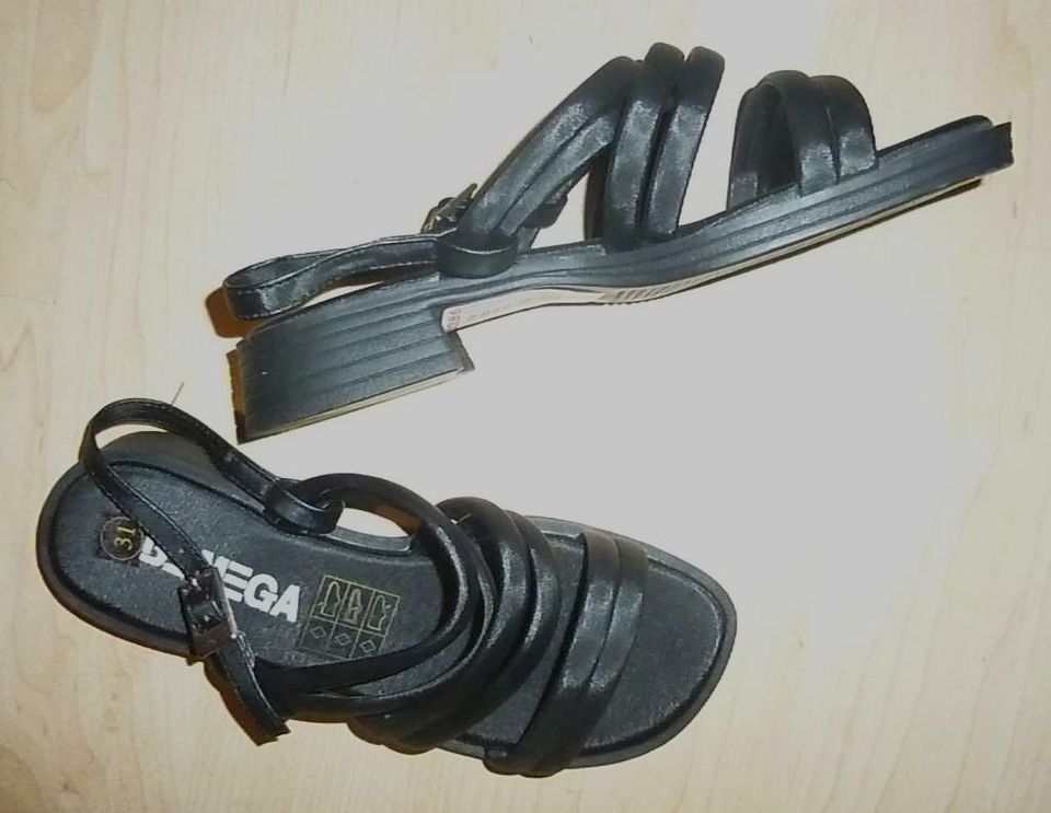 Sehr schöne Sandalen schwarz Gr 31 nagelneu in Lohr (Main)