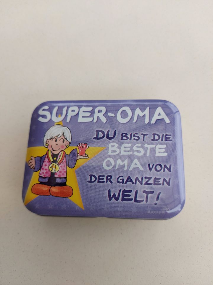 Super Oma Geschenkedose Spruch Überraschungs Dose Ehrentag in Schwerin