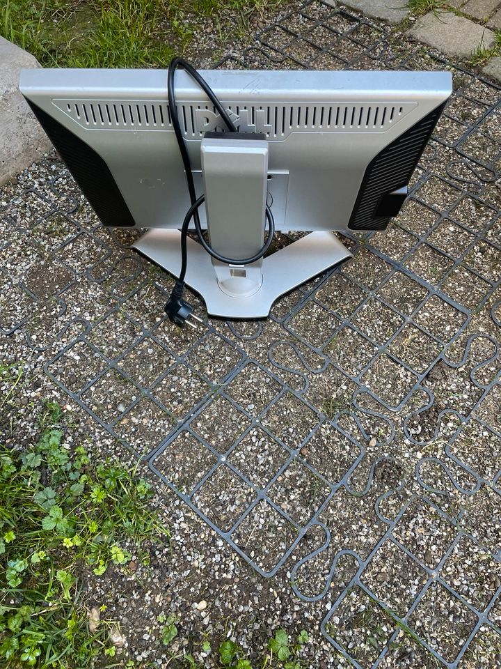 kleiner Dell Monitor in München