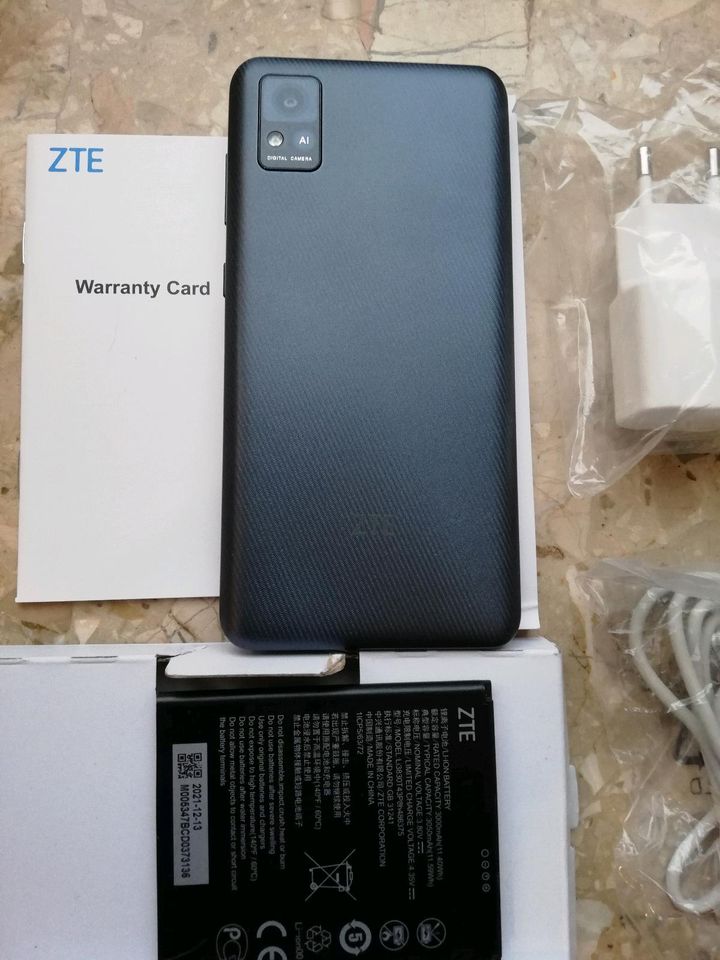 Handy ZTE Blade A31 neuwertig in Bockhorn