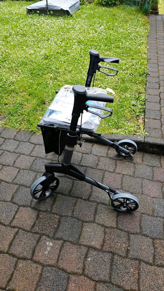 Rollator für ältere Menschen in Schiffweiler