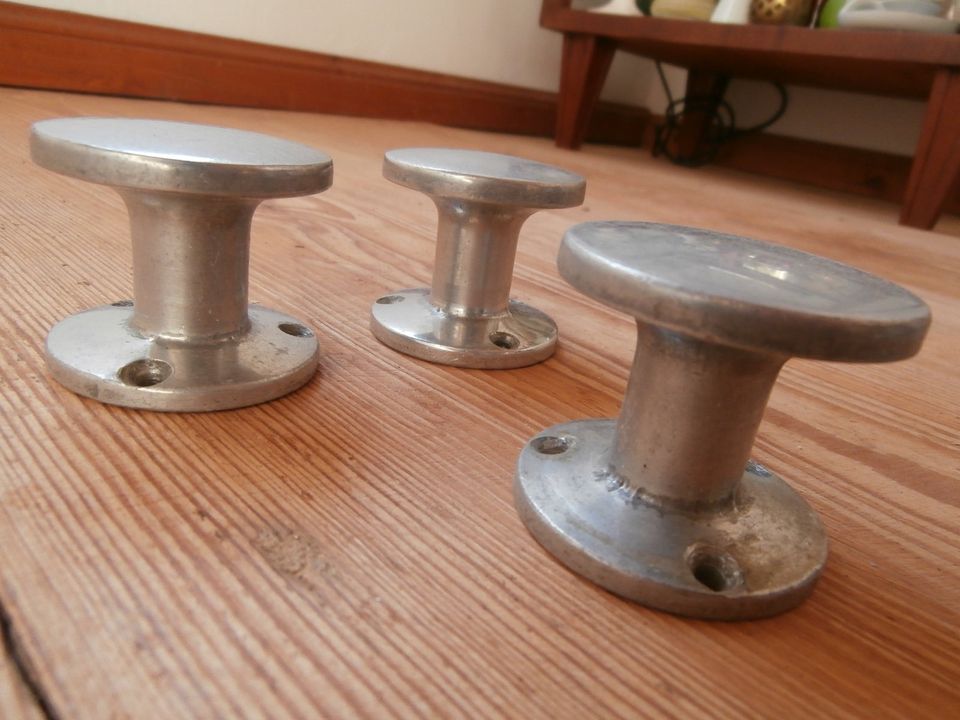 3 Türknäufe, 60er-Jahre, Metall, massiv, flache Pilzkopfform in Spantekow