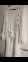 Suche Weißes Plissee Kleid Abaya mit Schleife Nordrhein-Westfalen - Bergisch Gladbach Vorschau
