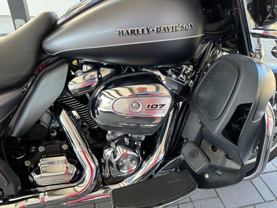 Harley Davidson Ultra Limited FLHTK mit Penzl Klappenauspuff in Kappeln